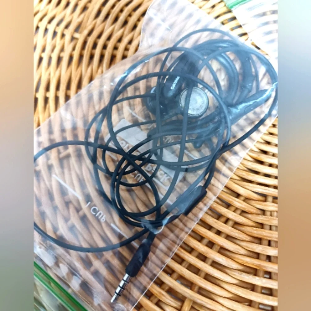 Assorted Wired Earphones, bunch of three, all work.